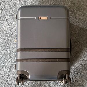 London Fog Gray Spinner Luggage